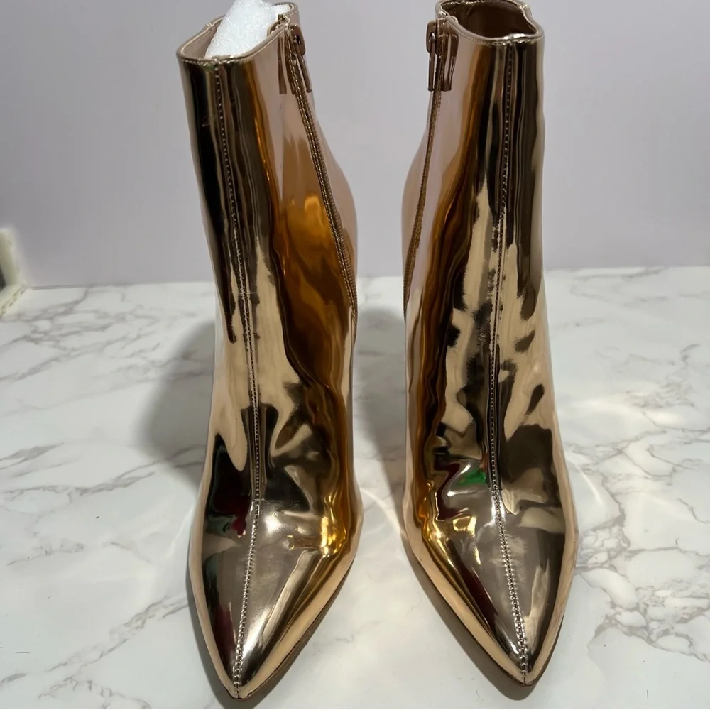NIB Charles by‎ Charles David Rose Gold Metallic Ankle Boot -- 10